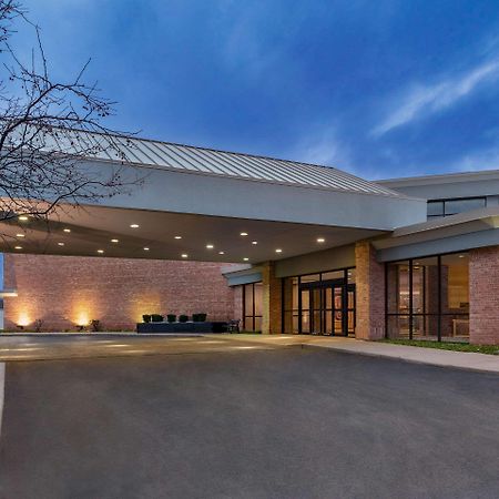 Clarion Hotel Milwaukee Airport エクステリア 写真