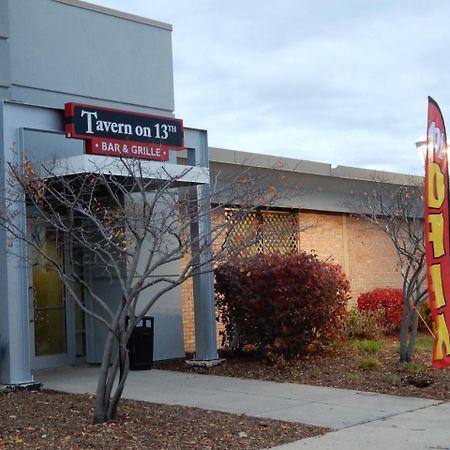 Clarion Hotel Milwaukee Airport エクステリア 写真