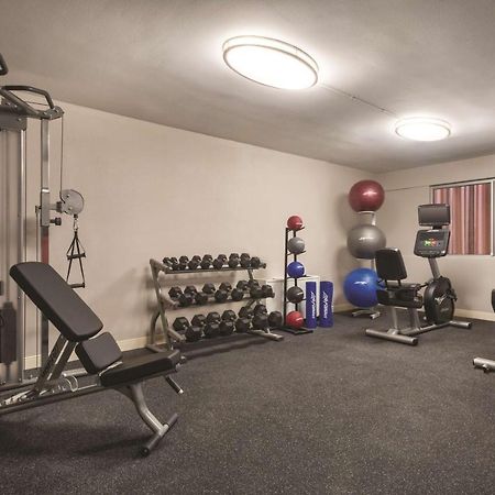 Clarion Hotel Milwaukee Airport エクステリア 写真