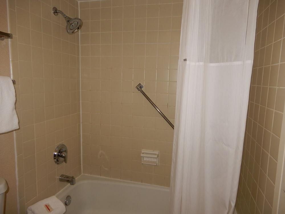 Clarion Hotel Milwaukee Airport エクステリア 写真