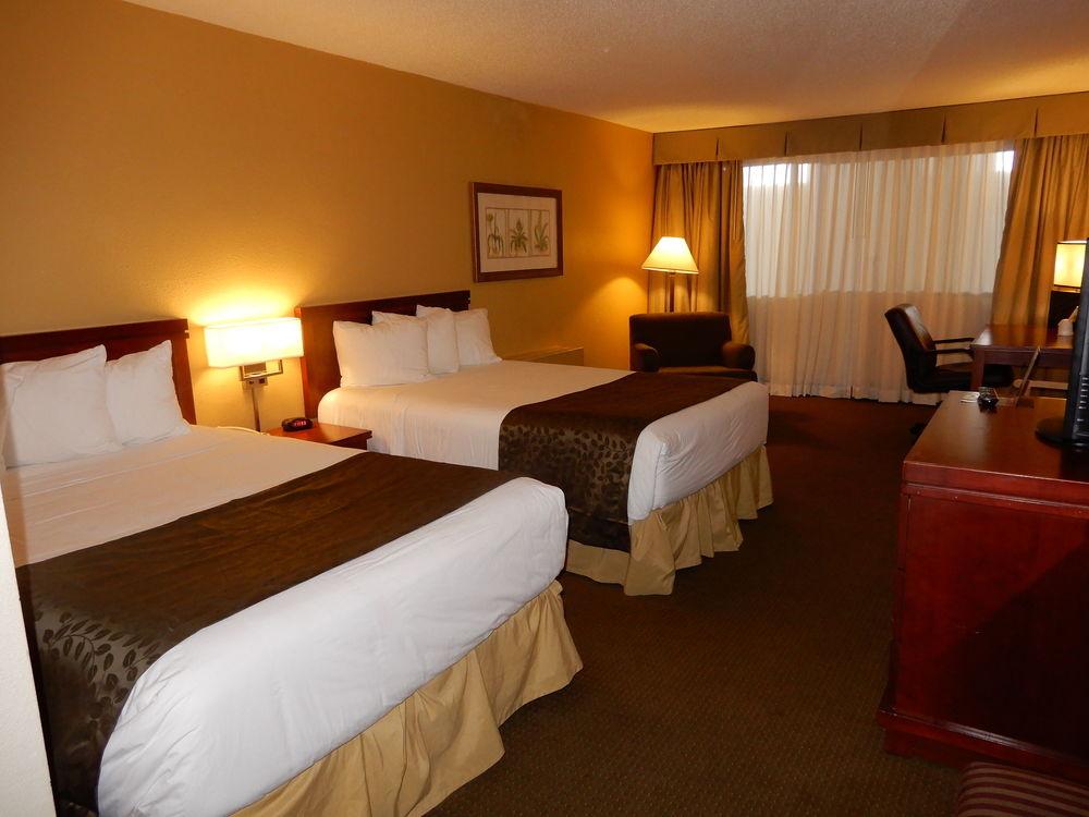 Clarion Hotel Milwaukee Airport エクステリア 写真