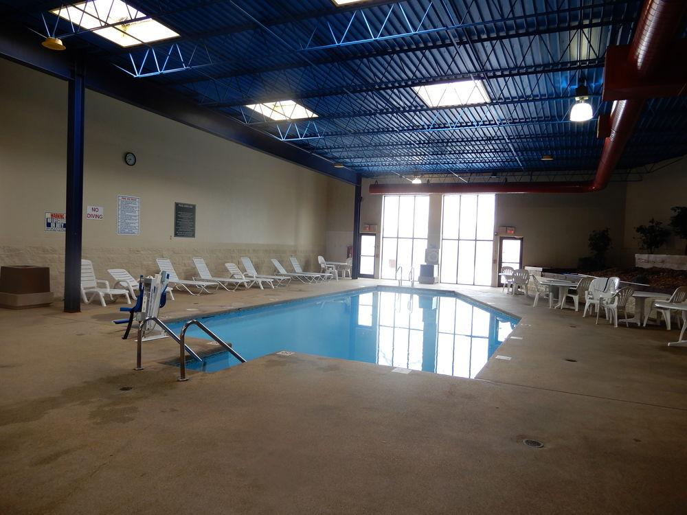 Clarion Hotel Milwaukee Airport エクステリア 写真
