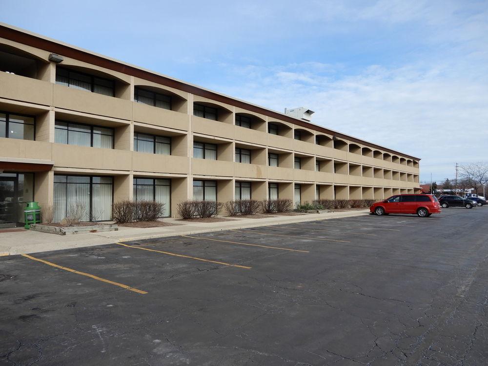 Clarion Hotel Milwaukee Airport エクステリア 写真