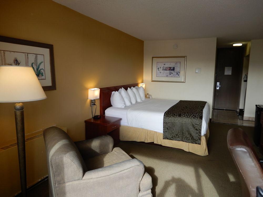 Clarion Hotel Milwaukee Airport エクステリア 写真