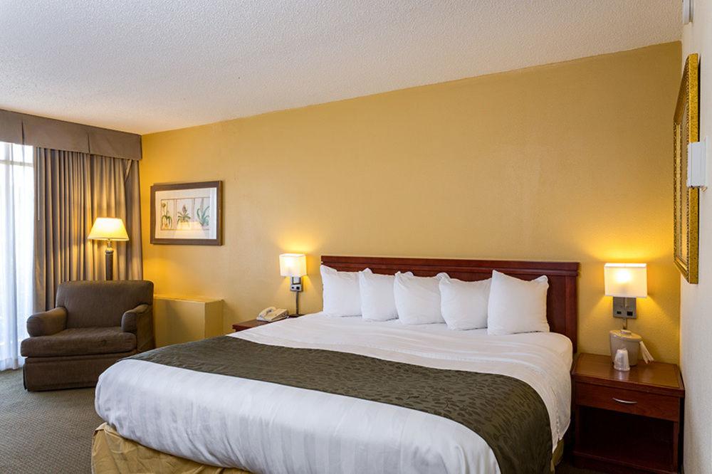Clarion Hotel Milwaukee Airport エクステリア 写真
