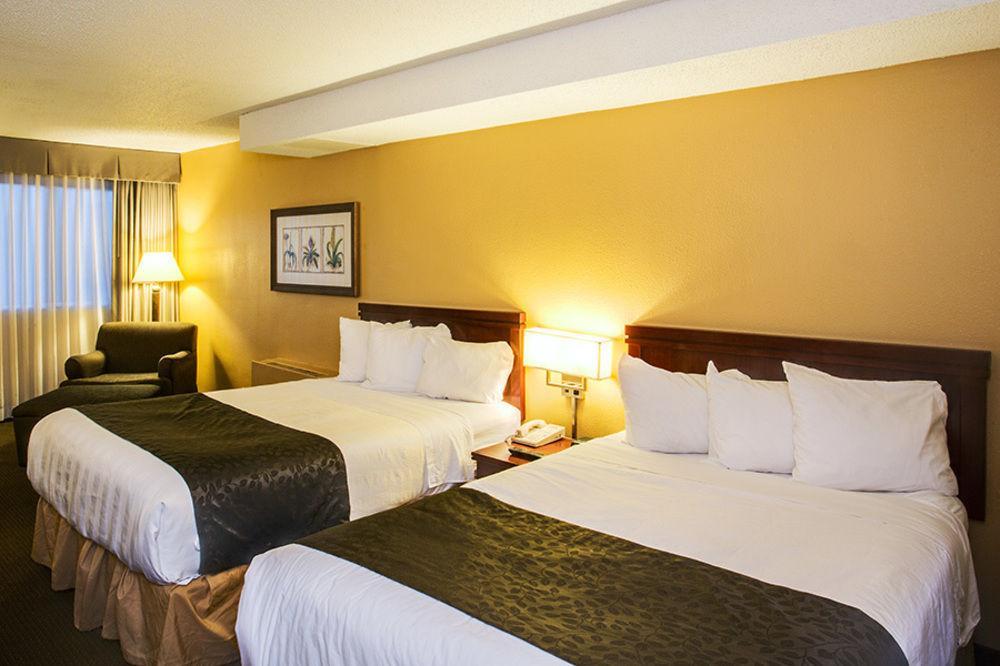 Clarion Hotel Milwaukee Airport エクステリア 写真