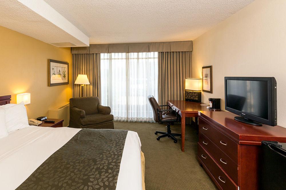 Clarion Hotel Milwaukee Airport エクステリア 写真