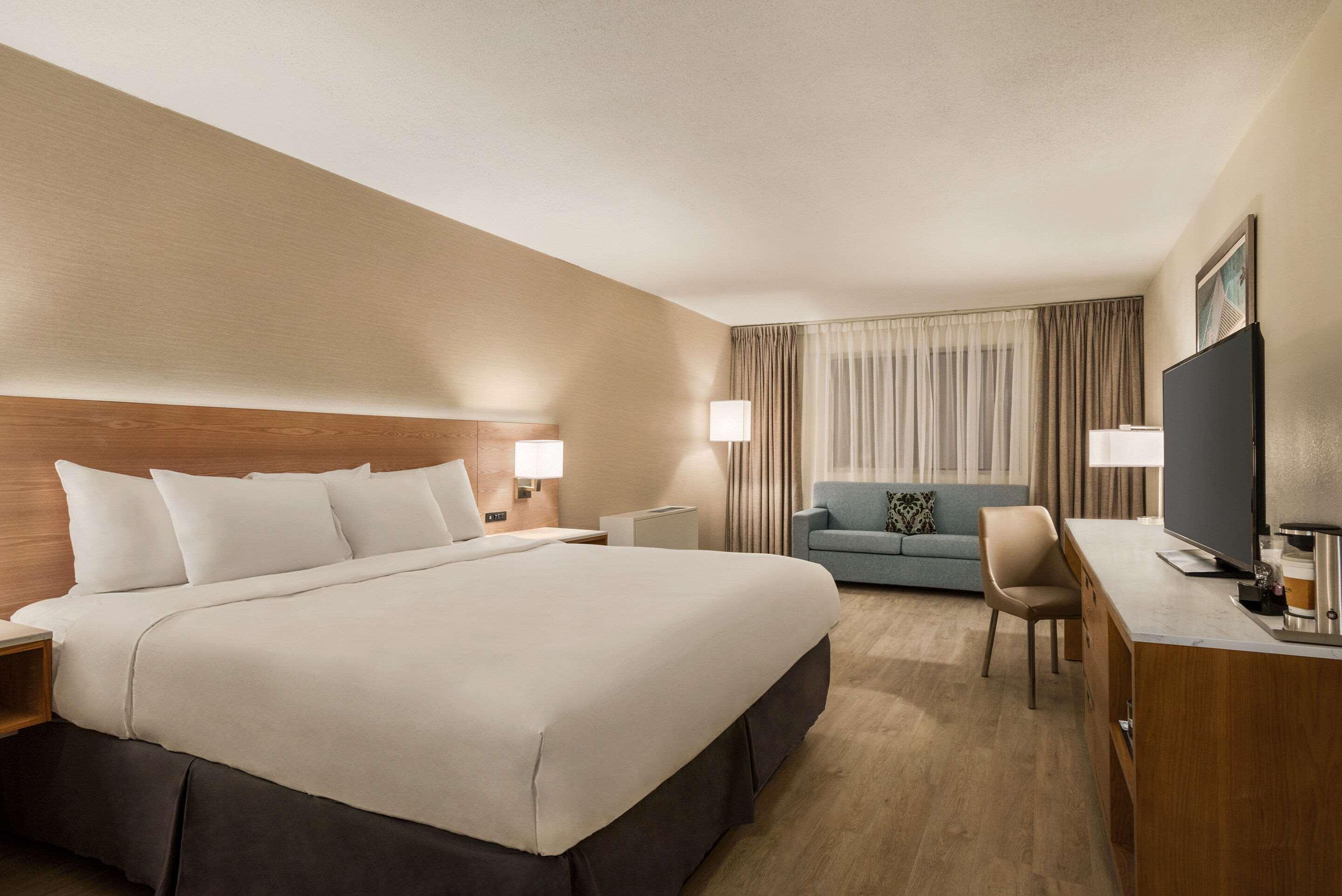 Clarion Hotel Milwaukee Airport エクステリア 写真