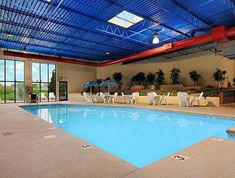 Clarion Hotel Milwaukee Airport エクステリア 写真