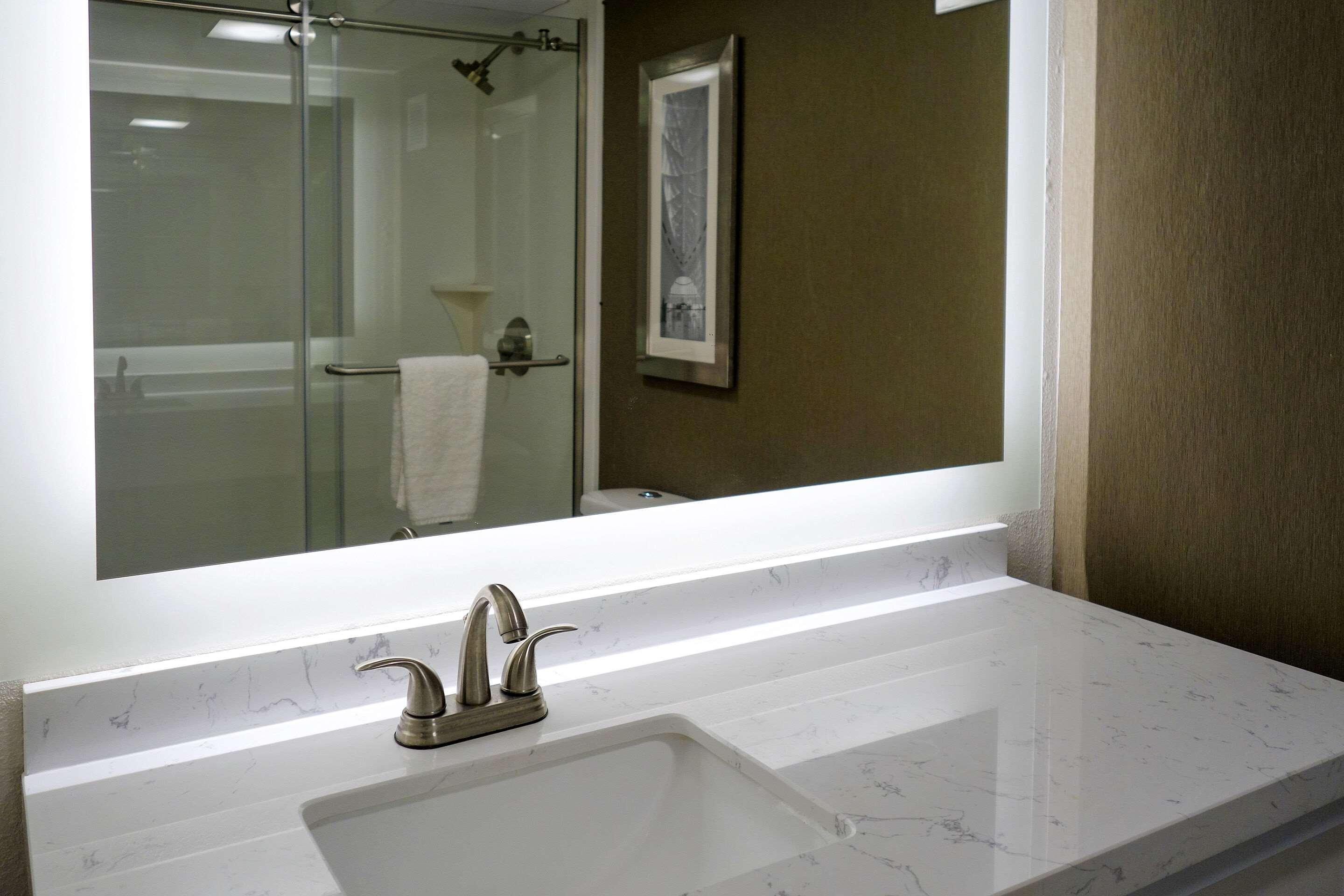Clarion Hotel Milwaukee Airport エクステリア 写真