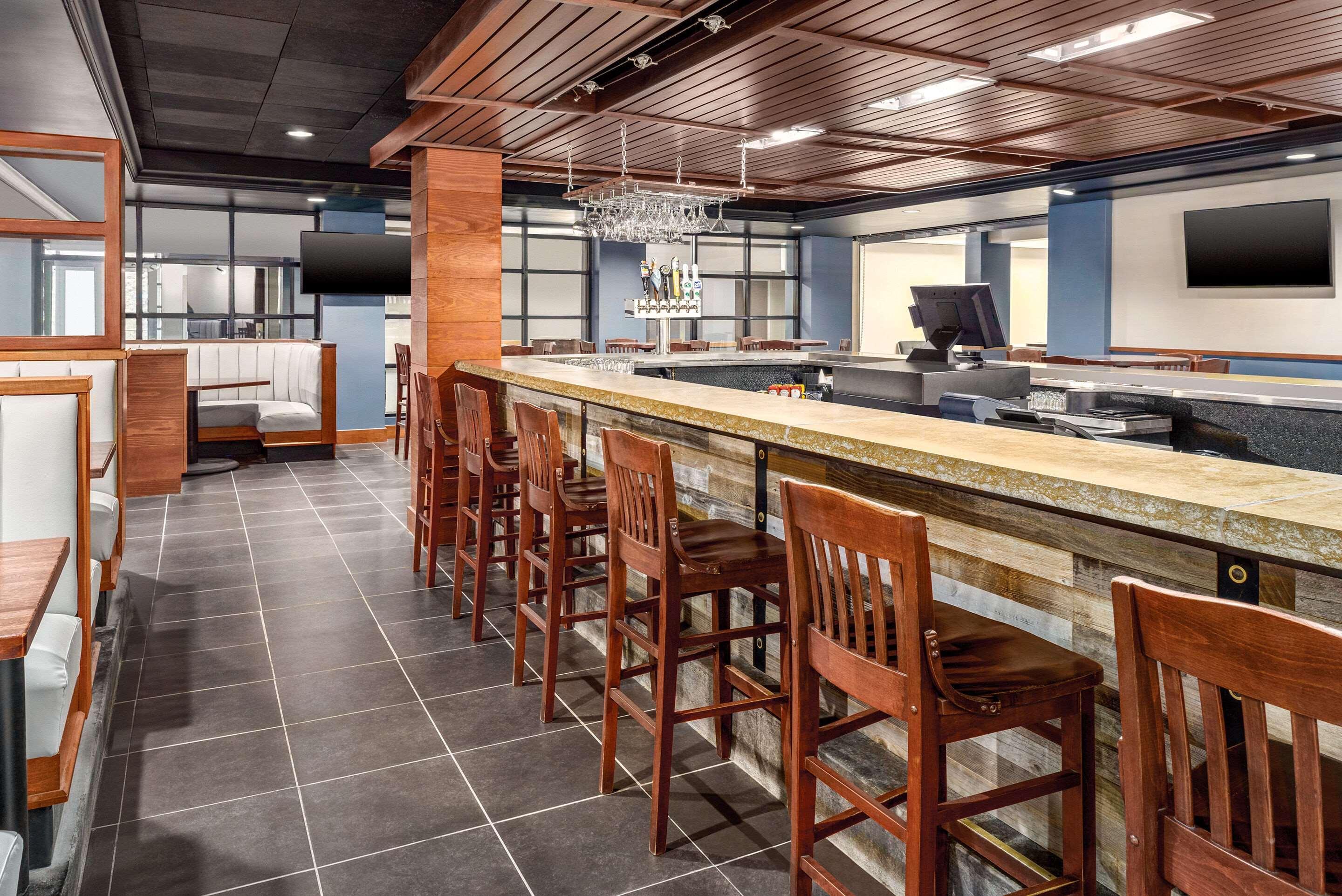 Clarion Hotel Milwaukee Airport エクステリア 写真