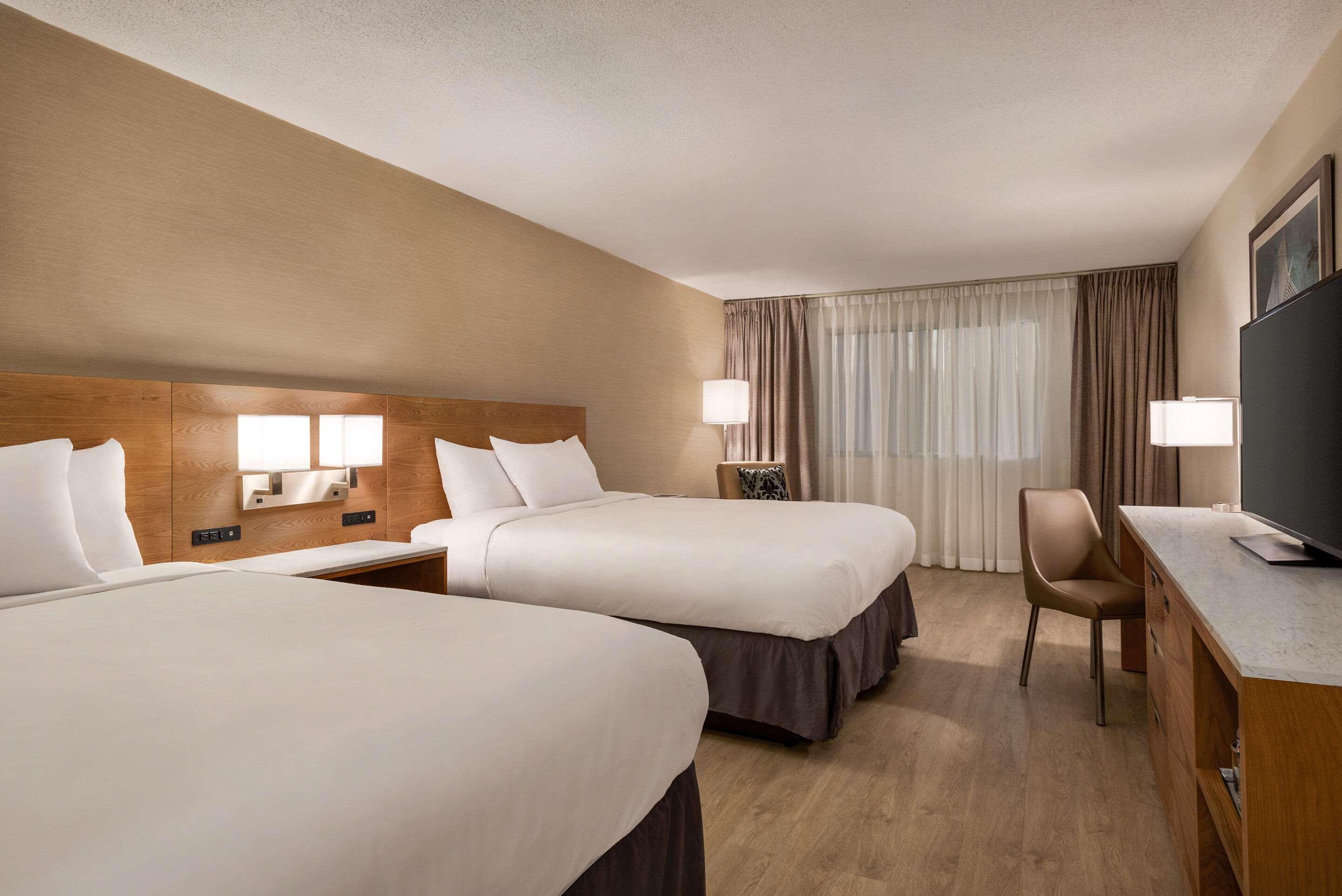 Clarion Hotel Milwaukee Airport エクステリア 写真