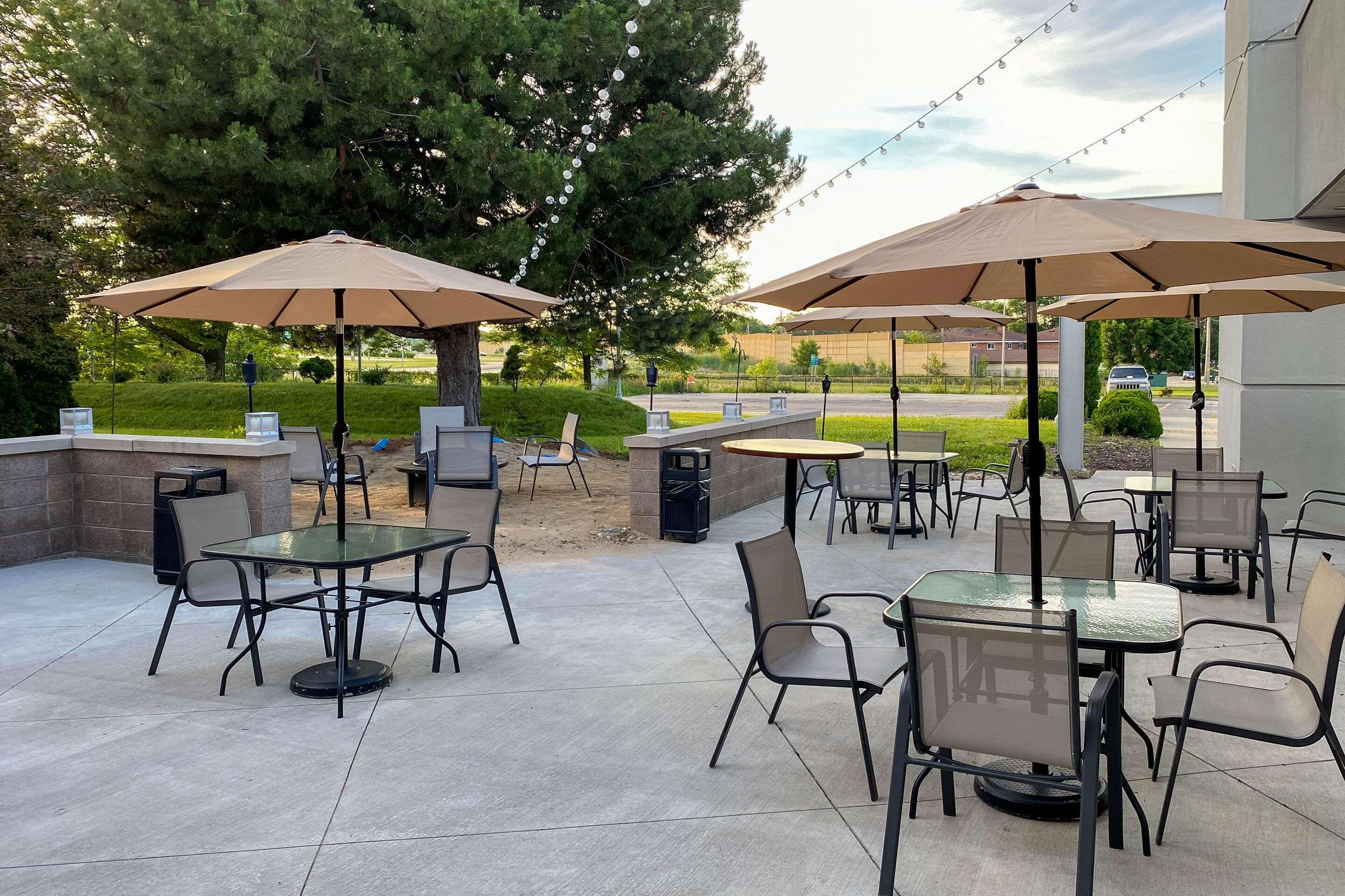 Clarion Hotel Milwaukee Airport エクステリア 写真
