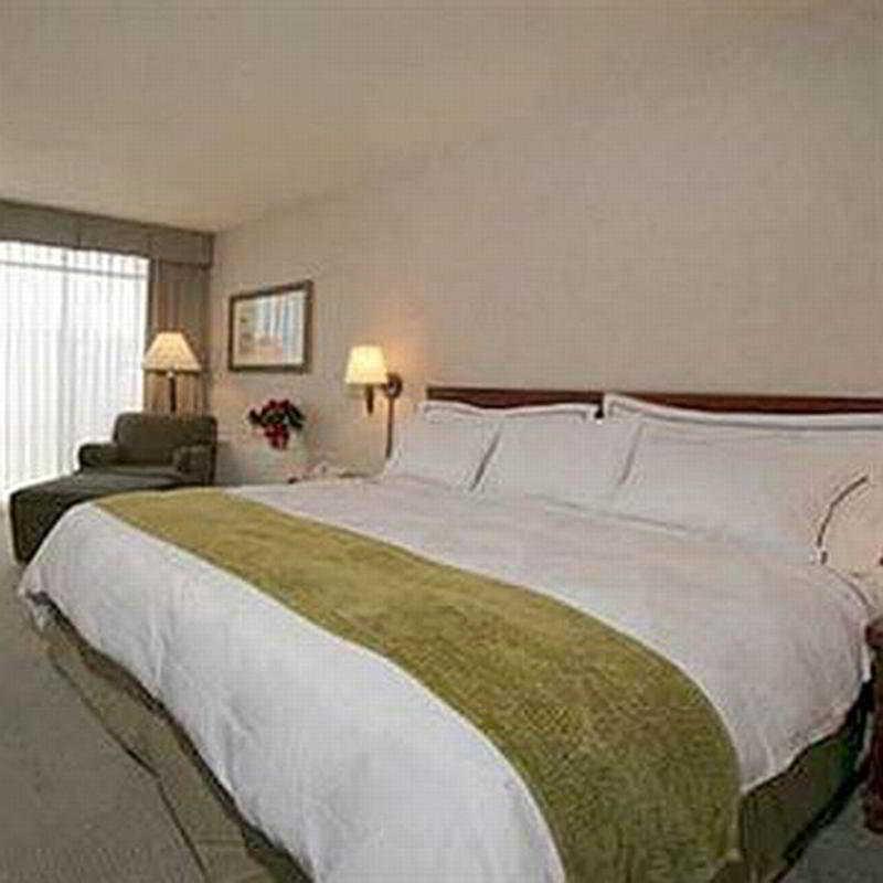 Clarion Hotel Milwaukee Airport エクステリア 写真