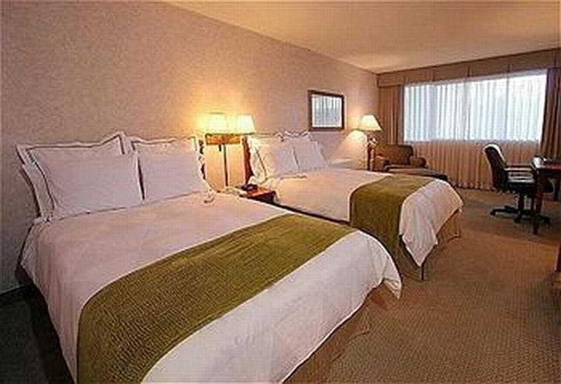 Clarion Hotel Milwaukee Airport エクステリア 写真