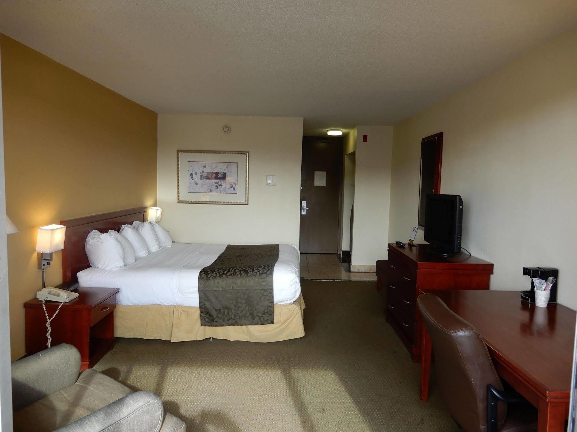 Clarion Hotel Milwaukee Airport エクステリア 写真