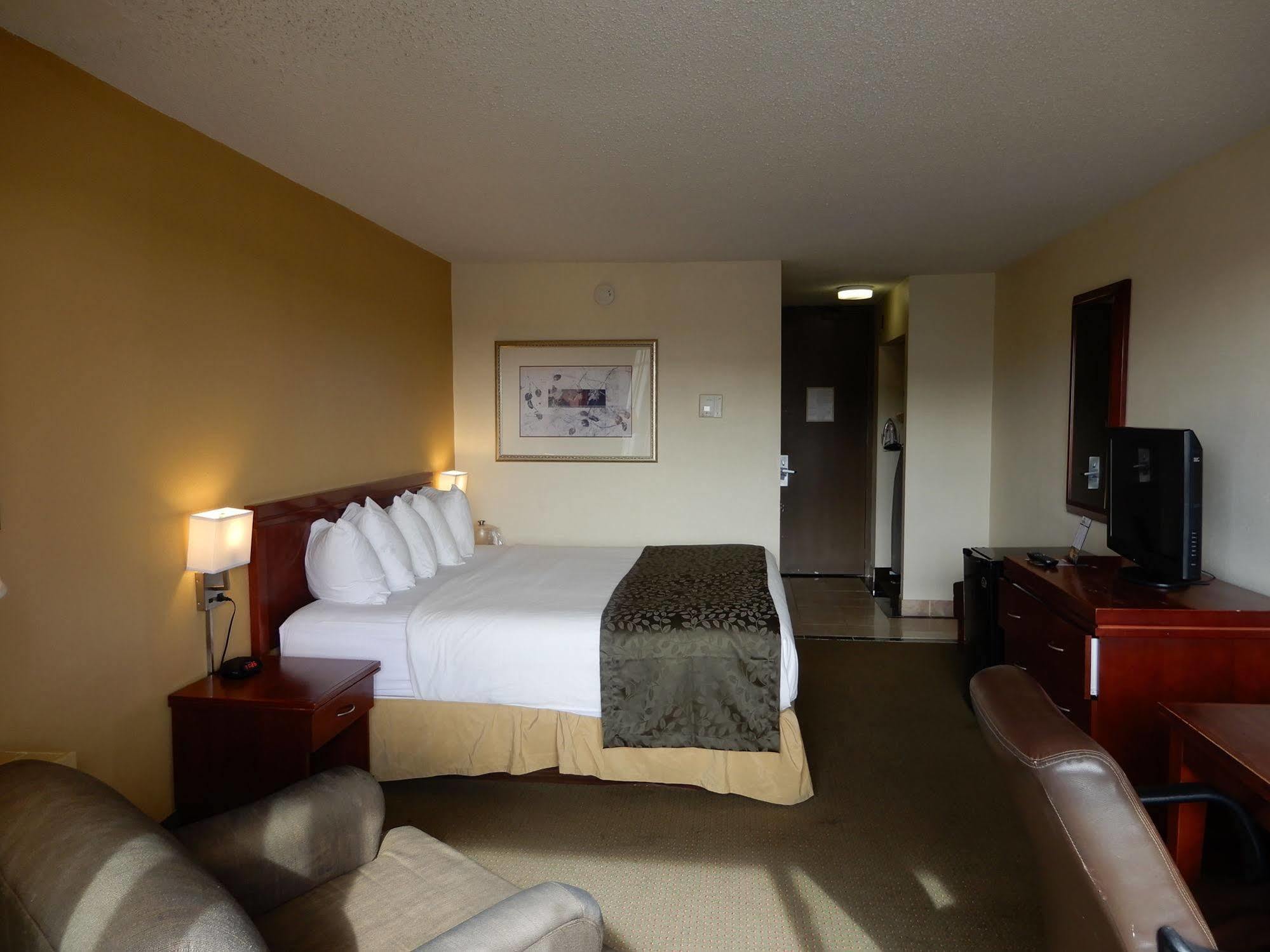 Clarion Hotel Milwaukee Airport エクステリア 写真