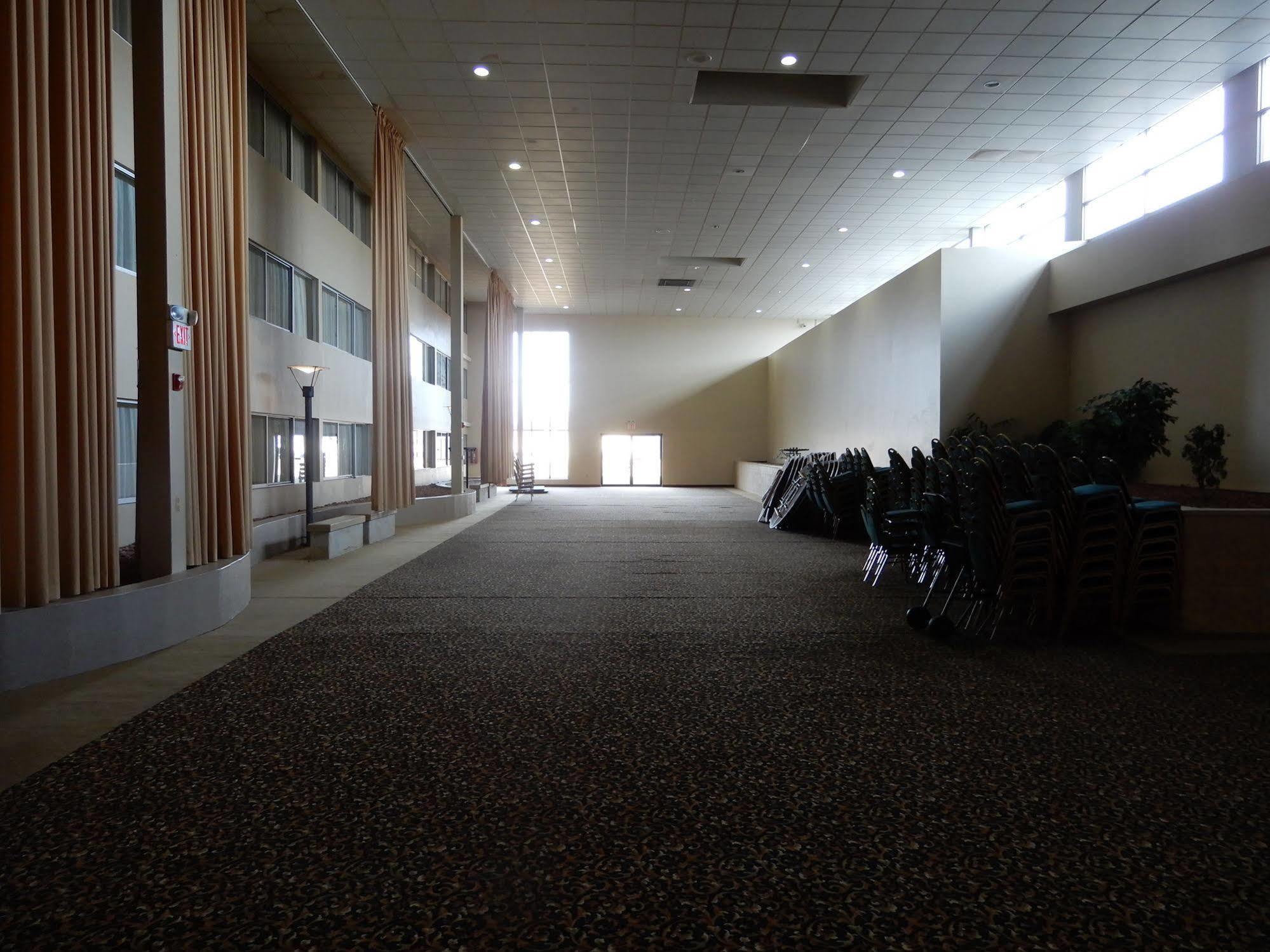 Clarion Hotel Milwaukee Airport エクステリア 写真