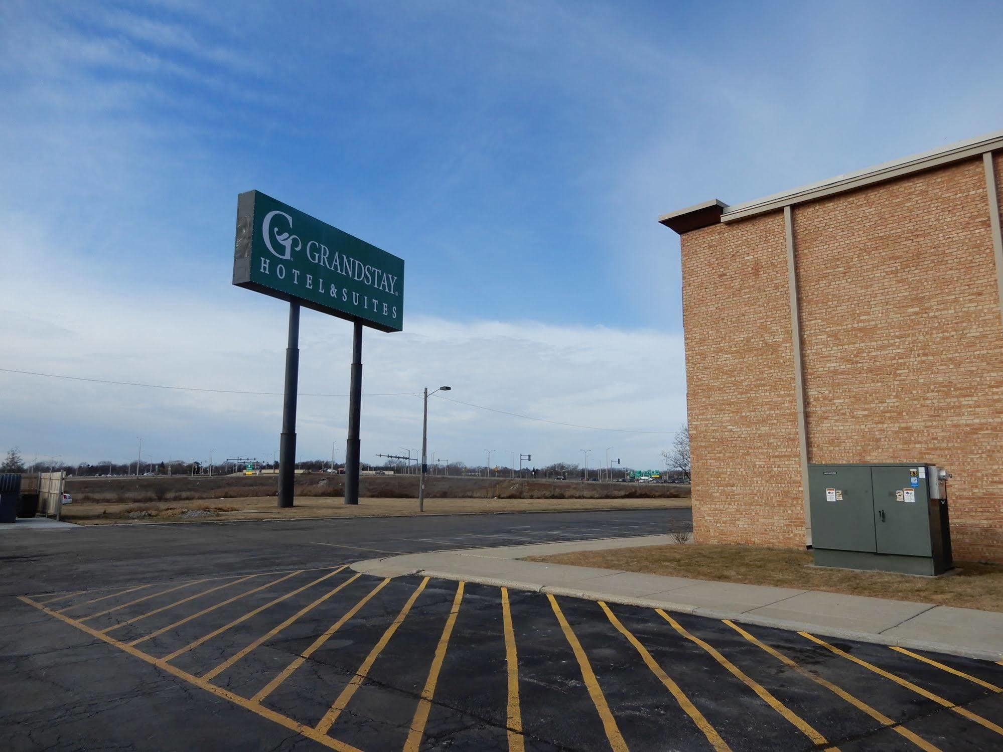 Clarion Hotel Milwaukee Airport エクステリア 写真