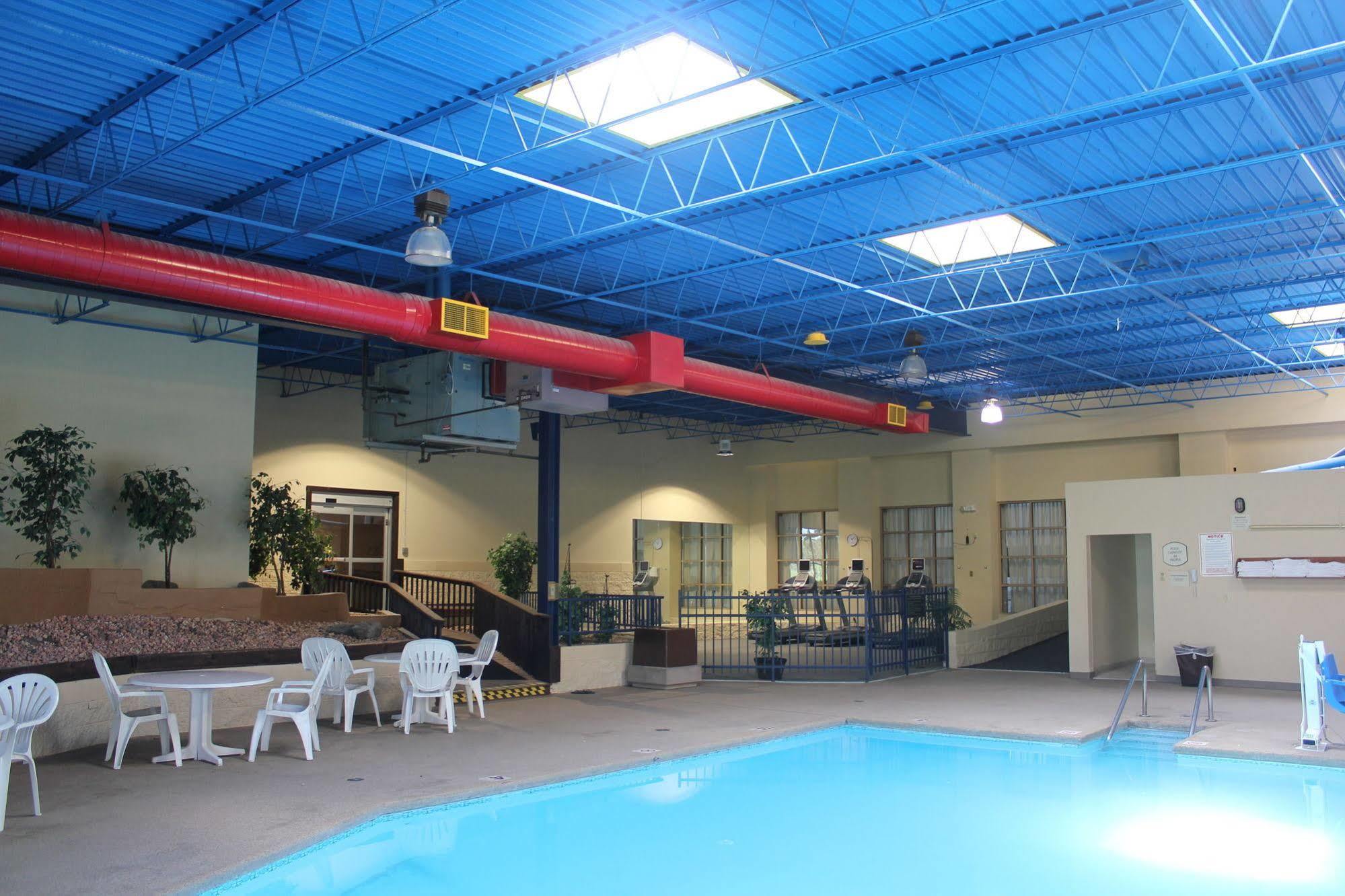 Clarion Hotel Milwaukee Airport エクステリア 写真